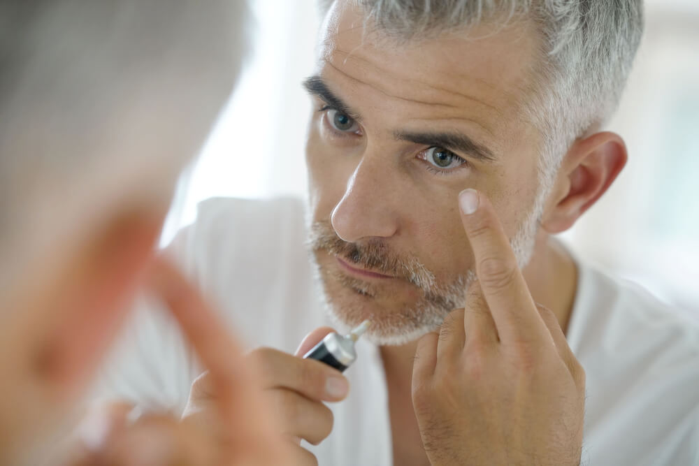 Man using concealer