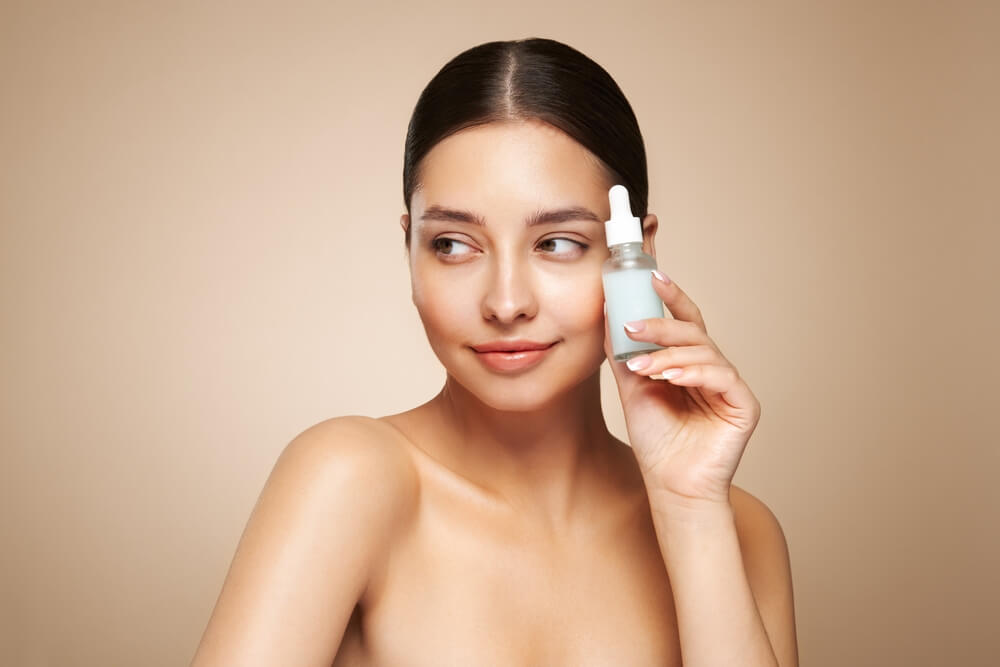 woman skin serum