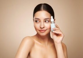 woman skin serum